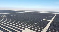 李雪平拿出手机说：“打点进度、维修花销都正